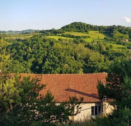 Oda ve Kahvaltı Cascina Brichat Alta Langa *