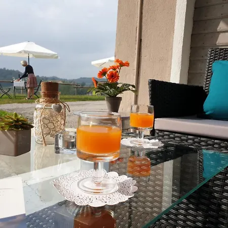 Oda ve Kahvaltı Cascina Brichat Alta Langa *