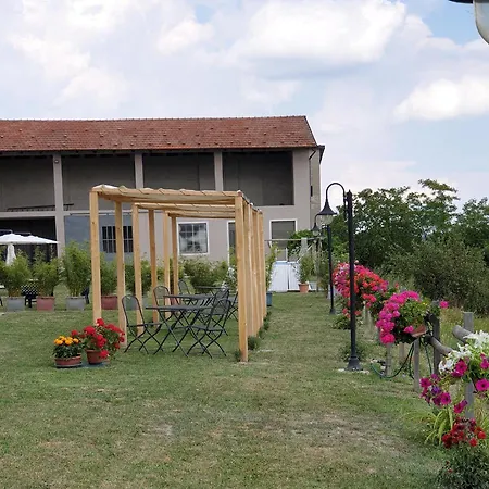 Cascina Brichat Alta Langa Serravalle delle Langhe
